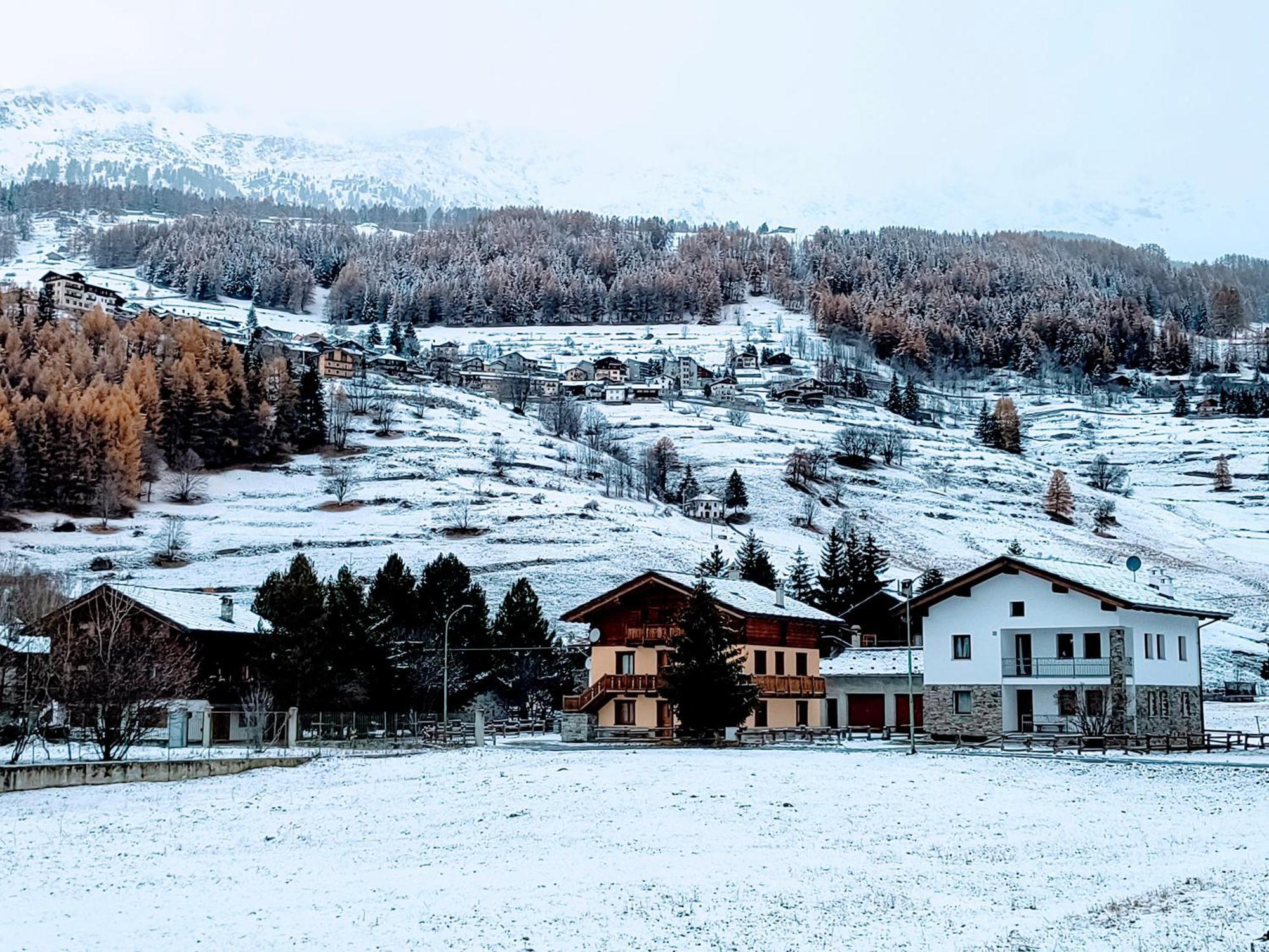 Petit Royal - Appartamento Charmant Per 6 Persone - Con Giardino E Balcone - Maisons De Charme Champoluc Exterior foto
