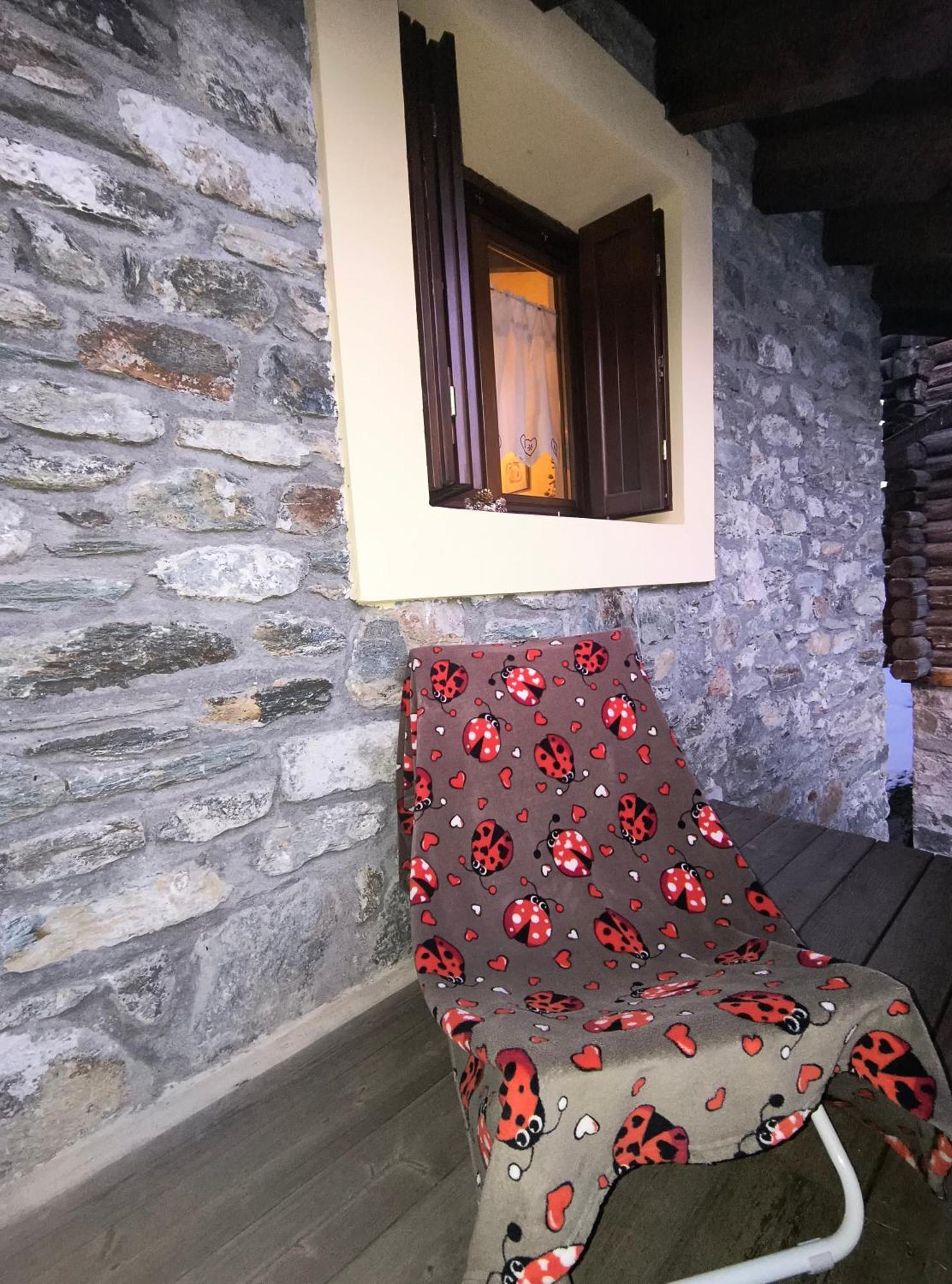 Petit Royal - Appartamento Charmant Per 6 Persone - Con Giardino E Balcone - Maisons De Charme Champoluc Exterior foto