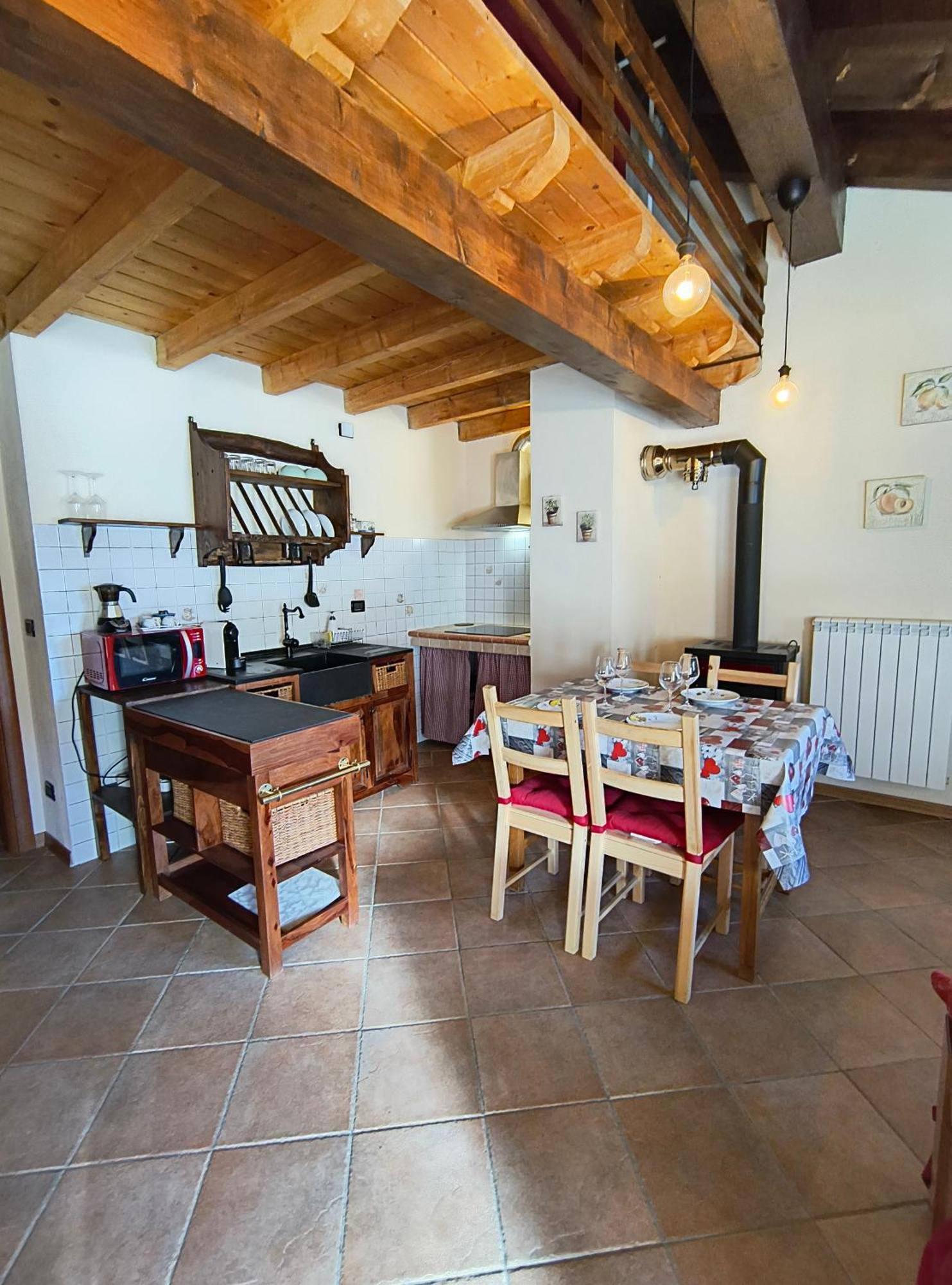 Petit Royal - Appartamento Charmant Per 6 Persone - Con Giardino E Balcone - Maisons De Charme Champoluc Exterior foto